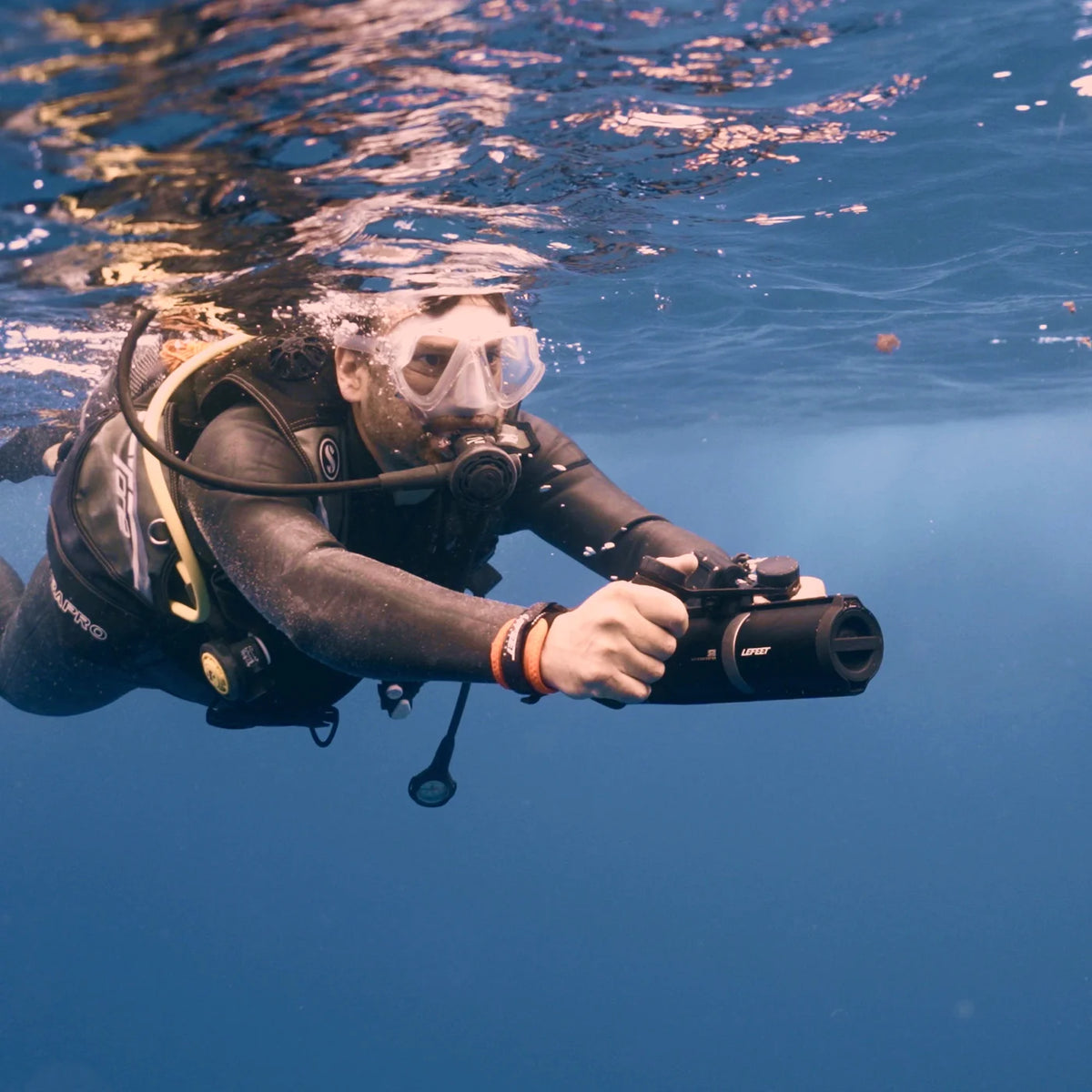 Diver using LEFEET P1 underwater scooter while scuba diving