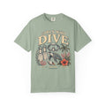 Girls Who Dive T-Shirt – Scuba Mask, Fins & Sea Turtle