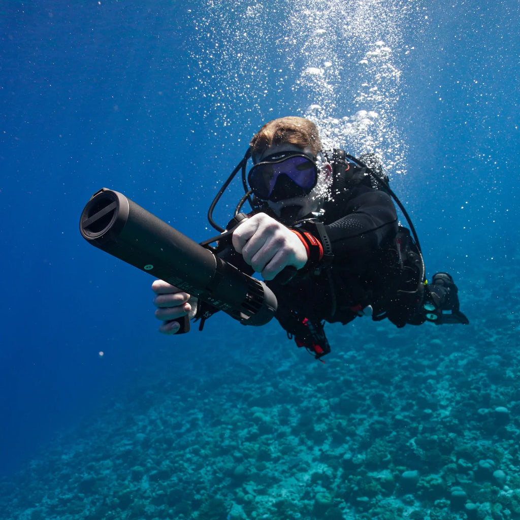 Scuba diver using LEFEET P1 XR underwater scooter